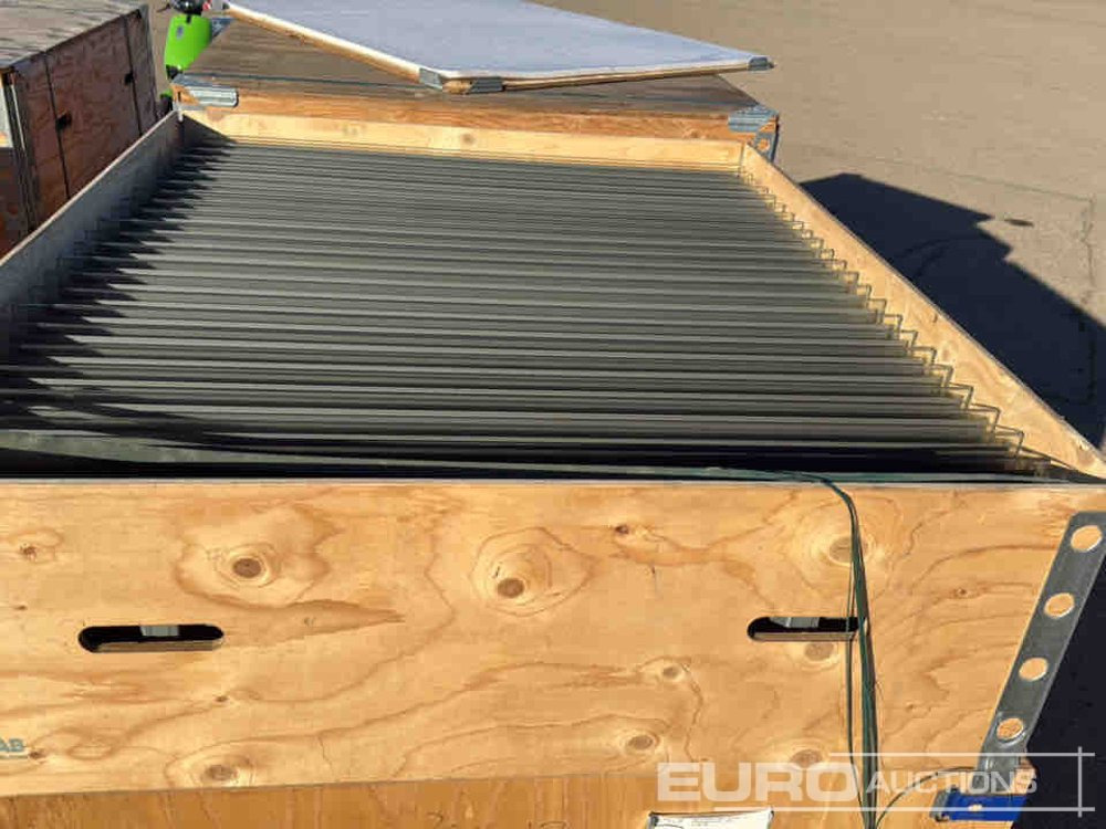 Pallet of Solar Panel (24 of) - Construction equipment: picture 2 Pallet of Solar Panel (24 of) - Construction equipment: picture 2