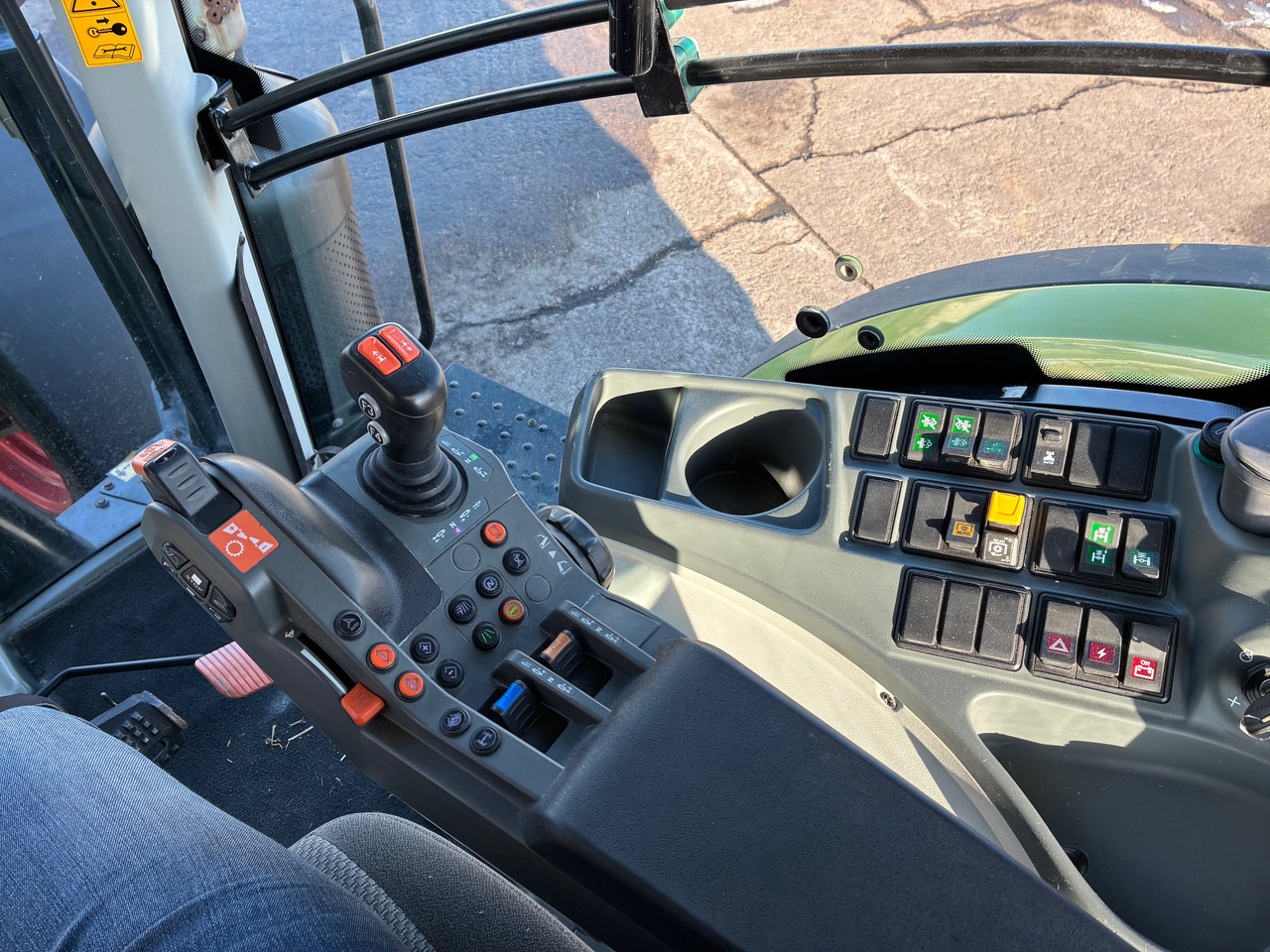 Claas Arion 650 - Farm tractor: picture 4 Claas Arion 650 - Farm tractor: picture 4