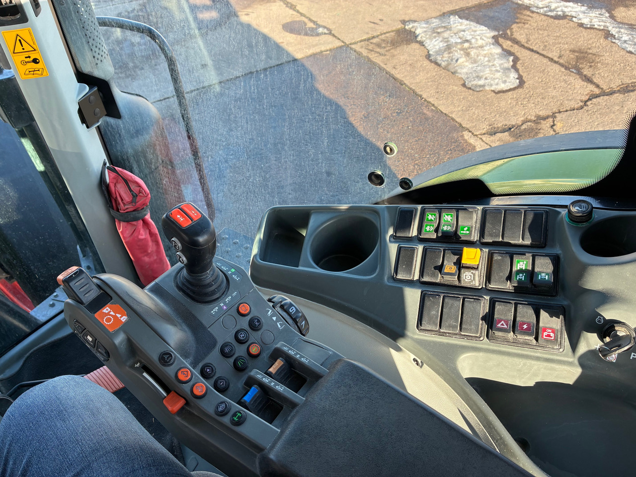 Claas Arion 650 - Farm tractor: picture 4 Claas Arion 650 - Farm tractor: picture 4