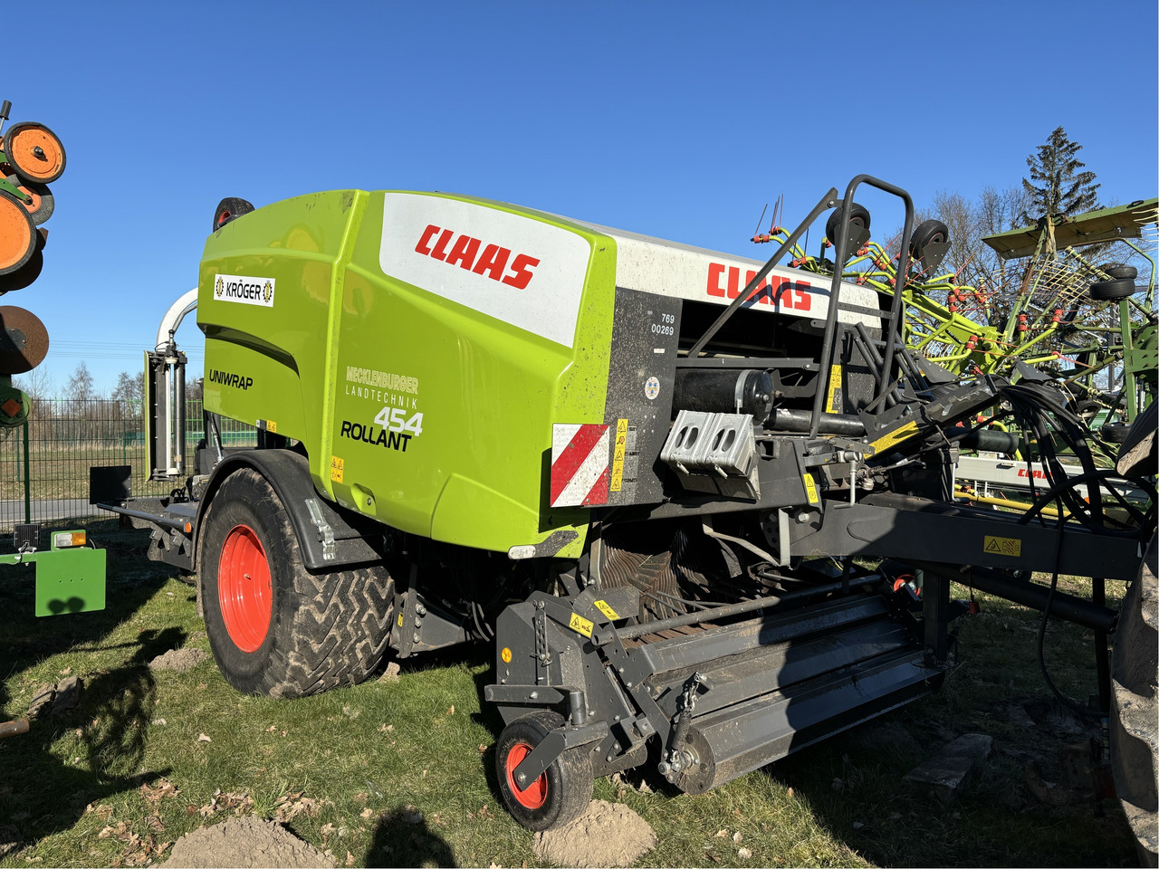 Claas Press- Wickelkombi 454 Uniwrap - Hay and forage equipment: picture 1 Claas Press- Wickelkombi 454 Uniwrap - Hay and forage equipment: picture 1