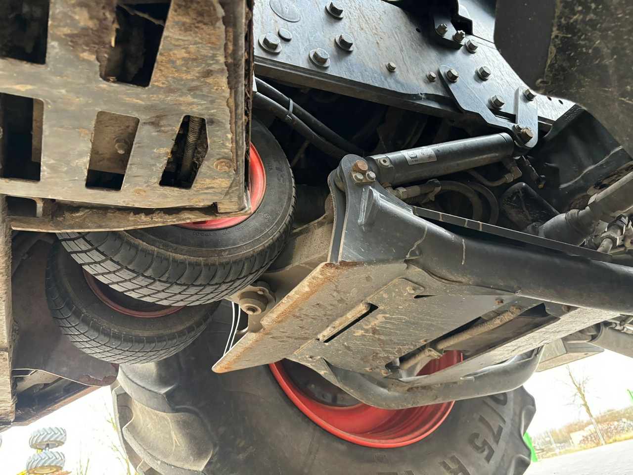 Claas Xerion 4200 Trac - Farm tractor: picture 3 Claas Xerion 4200 Trac - Farm tractor: picture 3