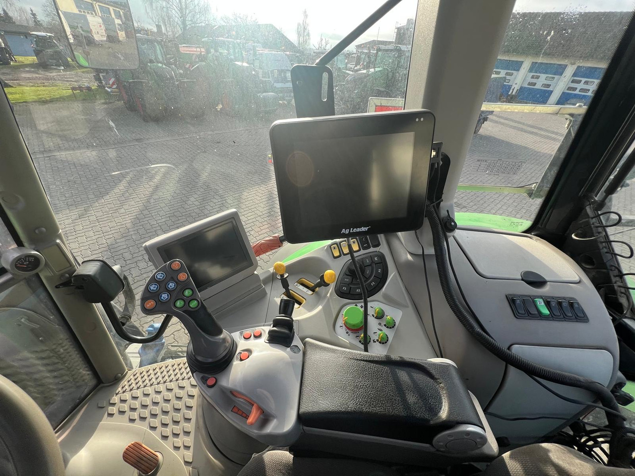 Deutz-Fahr 6210 TTV Serie - Farm tractor: picture 3 Deutz-Fahr 6210 TTV Serie - Farm tractor: picture 3