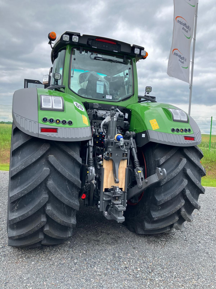Fendt 1050 Vario Gen3 Profi Setting - Farm tractor: picture 2 Fendt 1050 Vario Gen3 Profi Setting - Farm tractor: picture 2