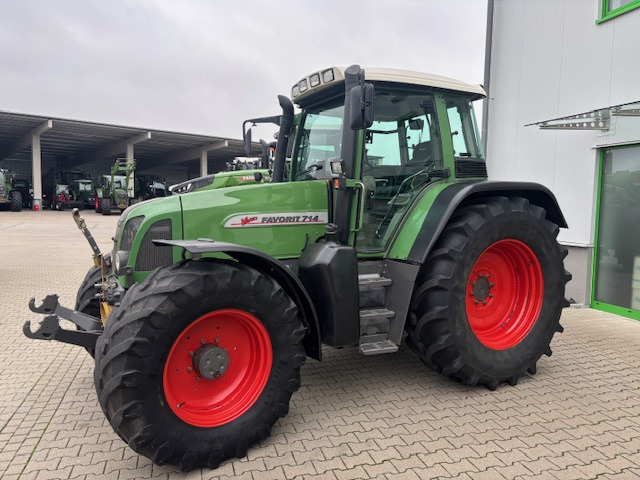 Fendt 714 Vario - Farm tractor: picture 1 Fendt 714 Vario - Farm tractor: picture 1