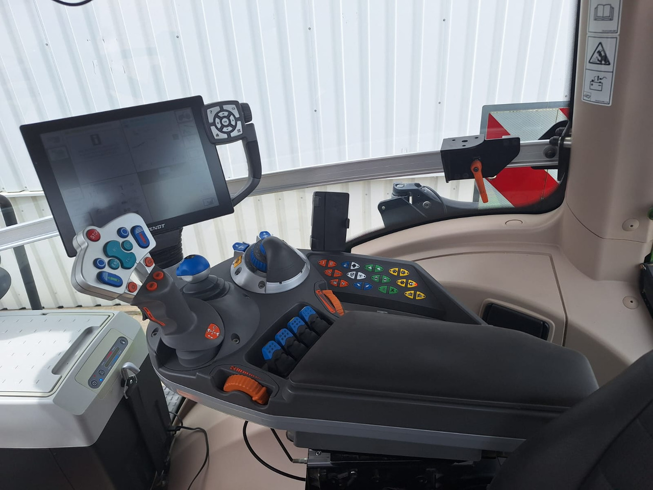 Fendt 828 Vario S4 ProfiPlus - Farm tractor: picture 5 Fendt 828 Vario S4 ProfiPlus - Farm tractor: picture 5