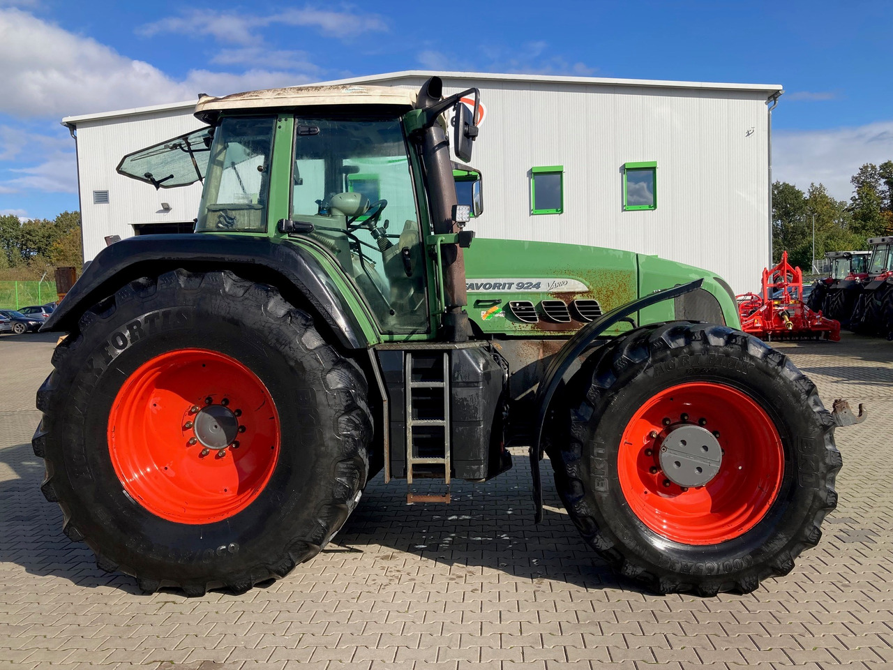 Farm tractor Fendt 924 Vario Favorit: picture 8