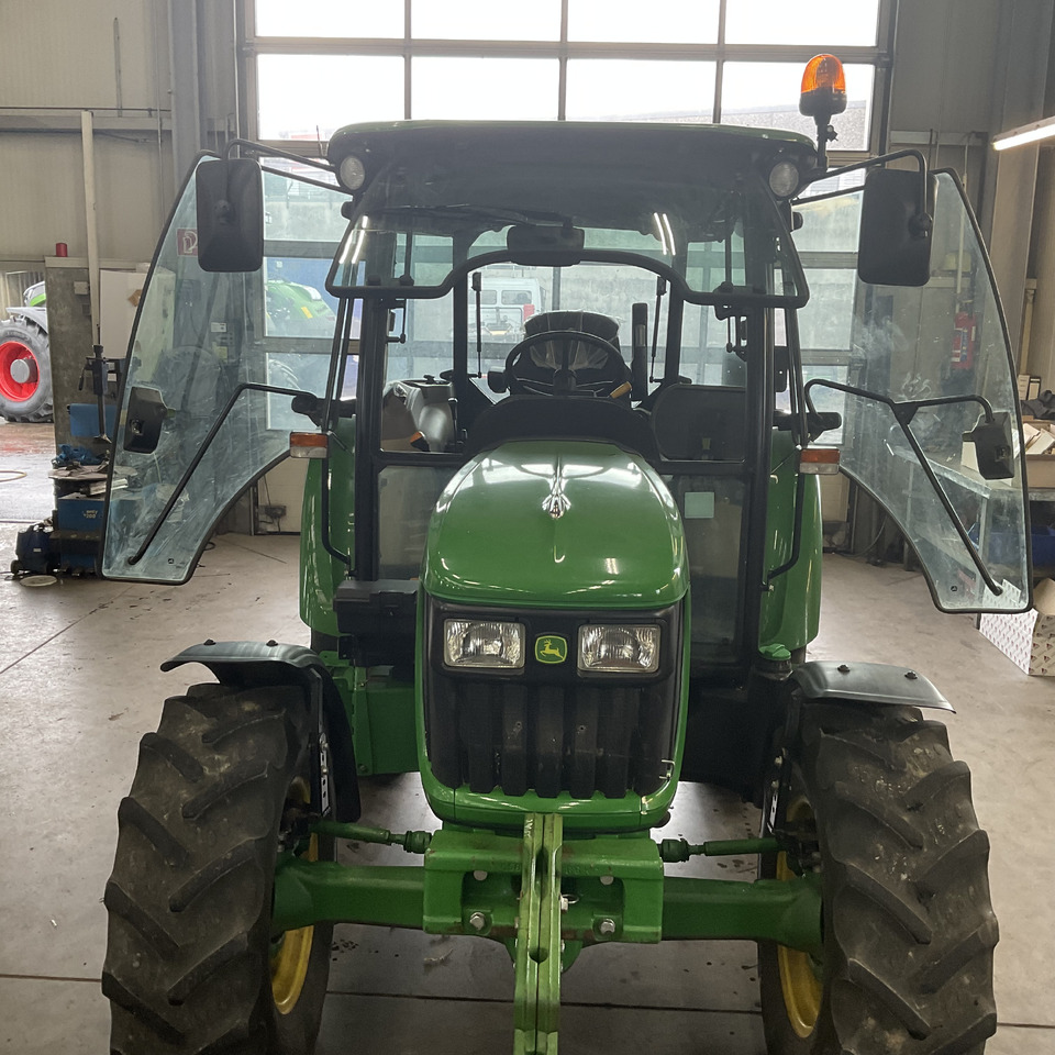 John Deere 5055 E - Farm tractor: picture 5 John Deere 5055 E - Farm tractor: picture 5