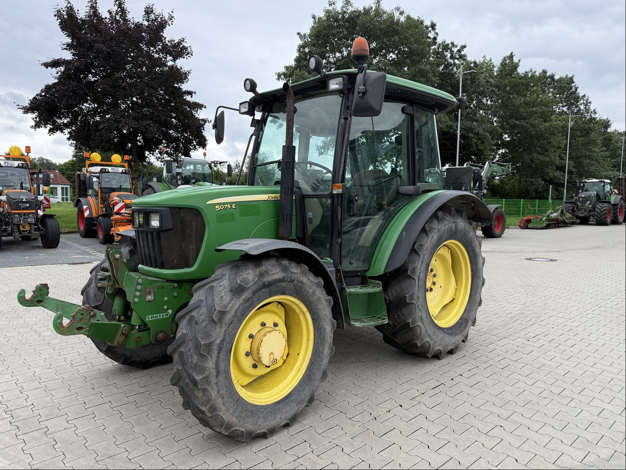 John Deere 5075E - Farm tractor: picture 1 John Deere 5075E - Farm tractor: picture 1