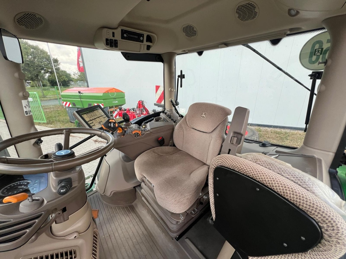 John Deere 7310 R - Farm tractor: picture 2 John Deere 7310 R - Farm tractor: picture 2