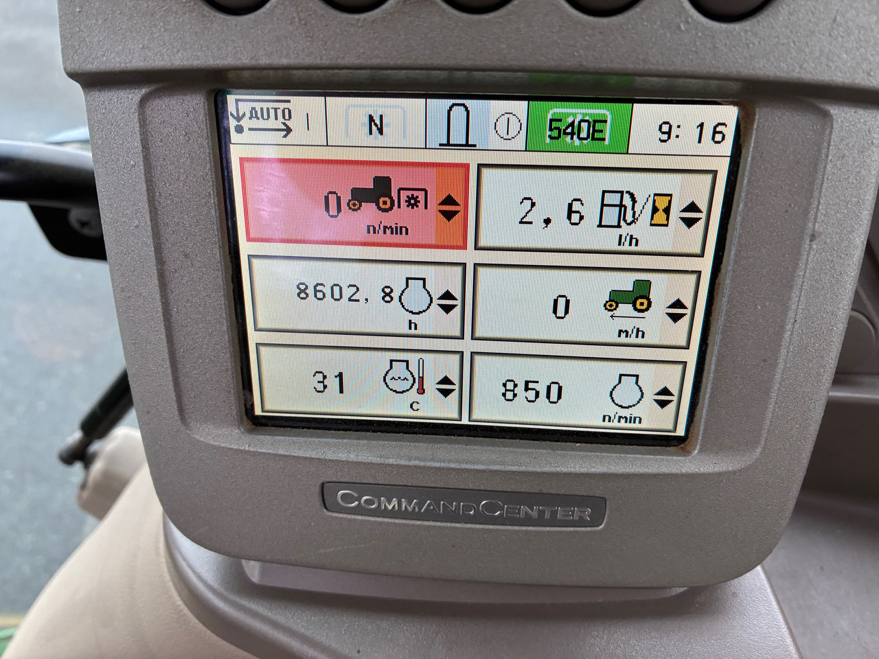 John Deere 7430 - Farm tractor: picture 3 John Deere 7430 - Farm tractor: picture 3