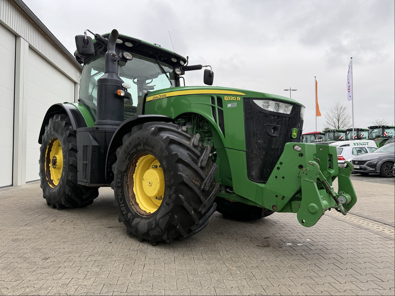 John Deere 8320 R - Farm tractor: picture 1 John Deere 8320 R - Farm tractor: picture 1