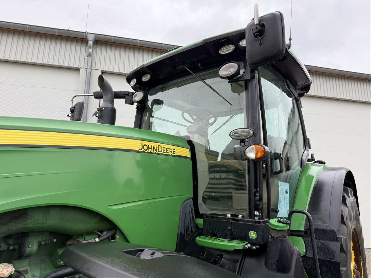John Deere 8320 R - Farm tractor: picture 3 John Deere 8320 R - Farm tractor: picture 3