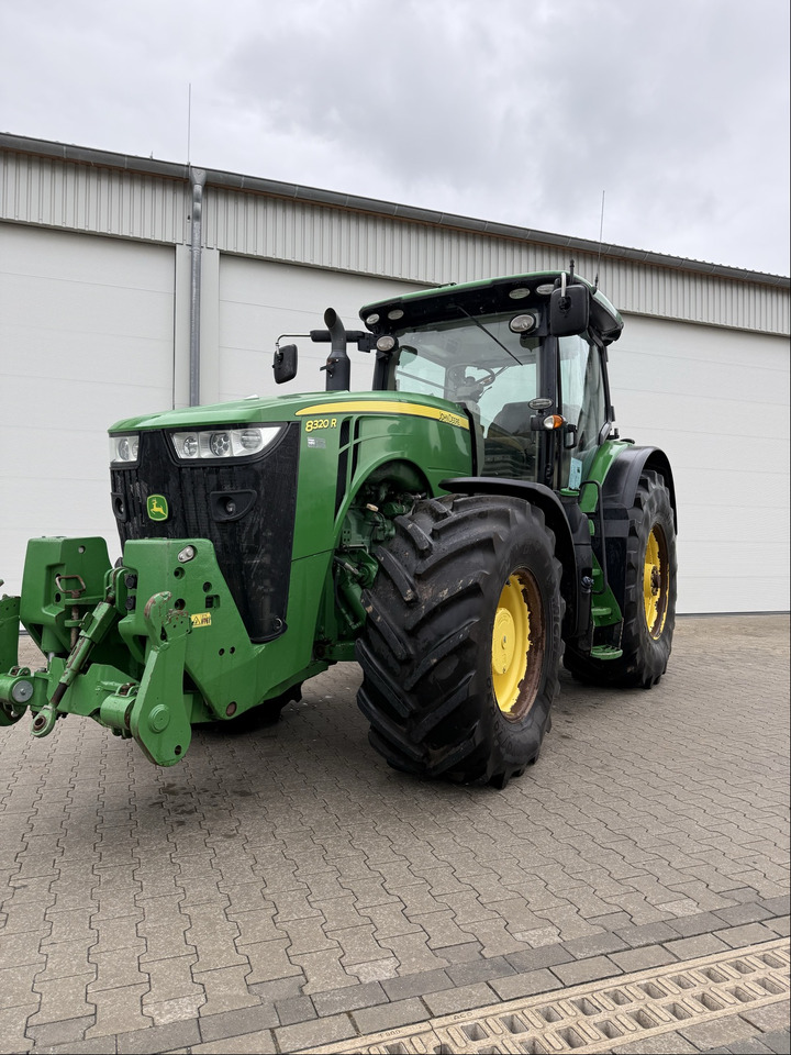 Farm tractor John Deere 8320 R: picture 13