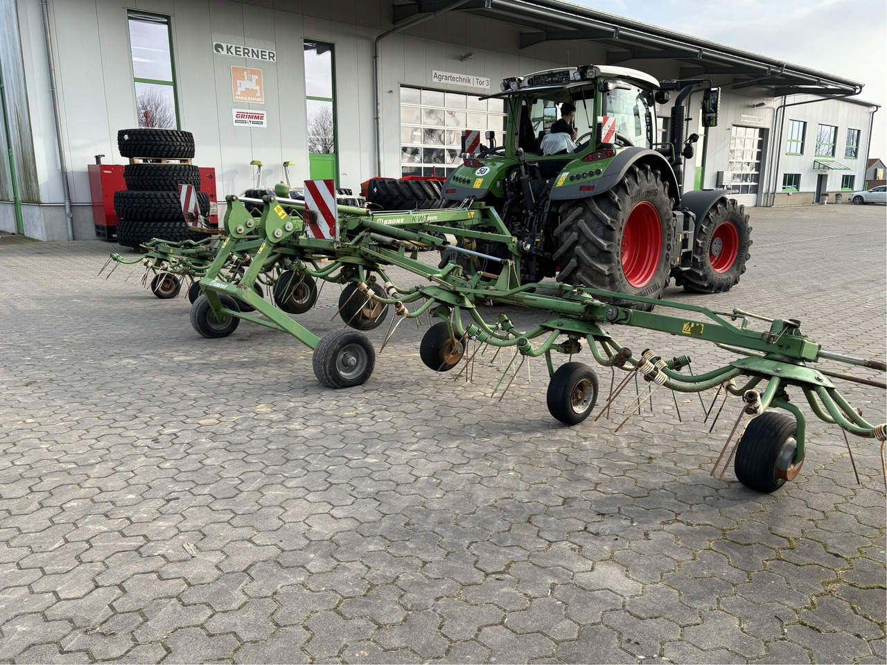 Krone KWT 10.50 / 8 x 7 Heuwender - Tedder/ Rake: picture 3 Krone KWT 10.50 / 8 x 7 Heuwender - Tedder/ Rake: picture 3