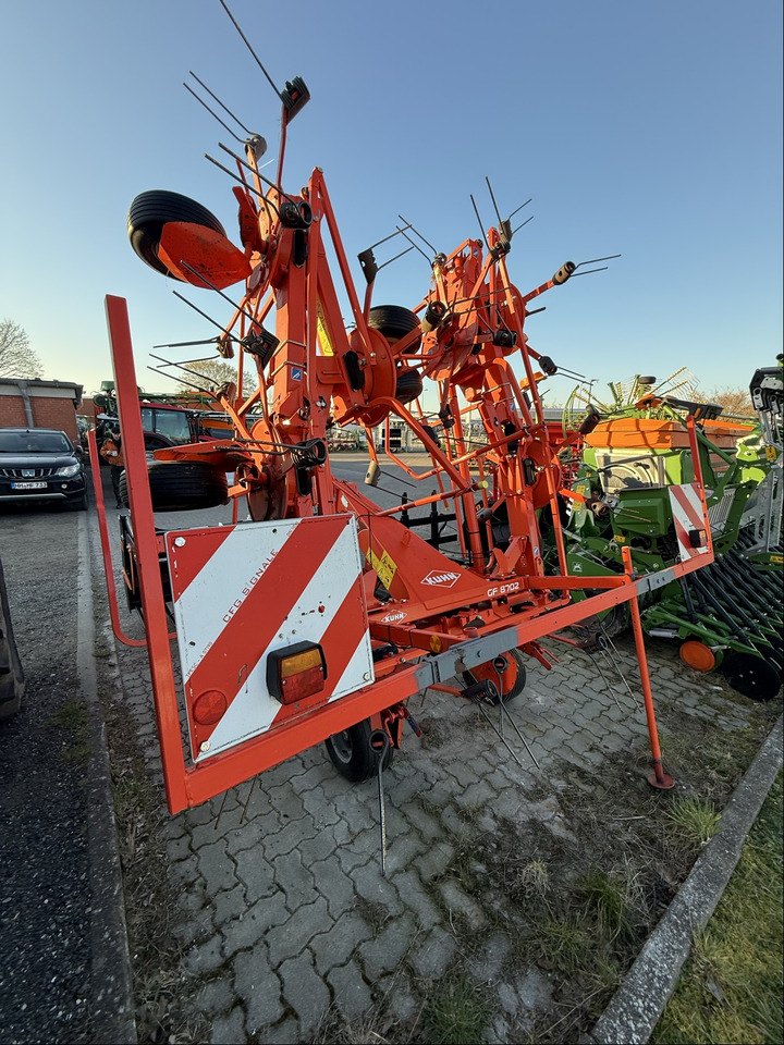 Kuhn Heuwender GF 8702 - Tedder/ Rake: picture 4 Kuhn Heuwender GF 8702 - Tedder/ Rake: picture 4