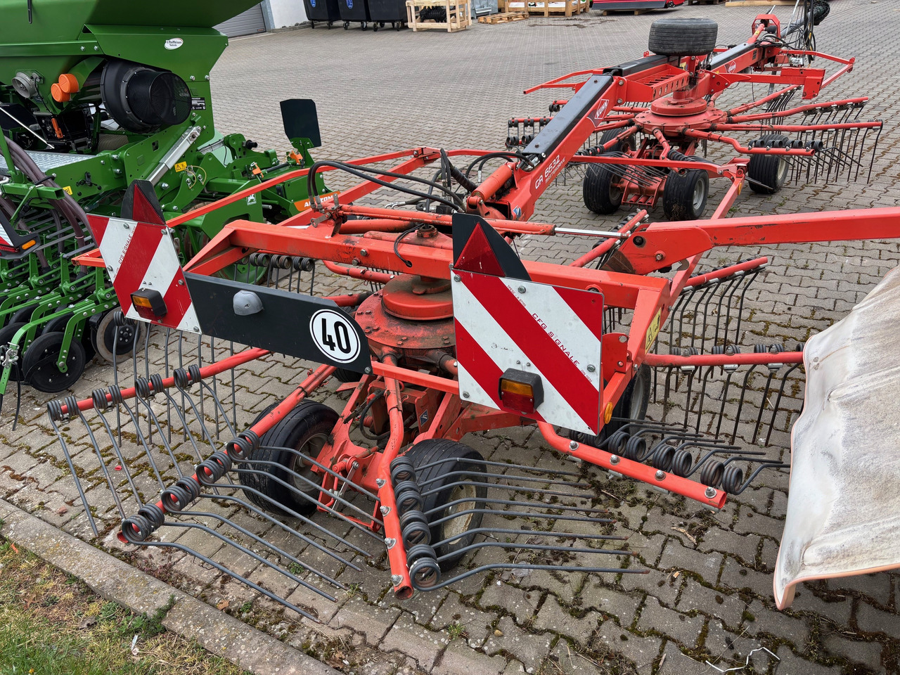 Kuhn Schwader 6632 - Tedder/ Rake: picture 3 Kuhn Schwader 6632 - Tedder/ Rake: picture 3
