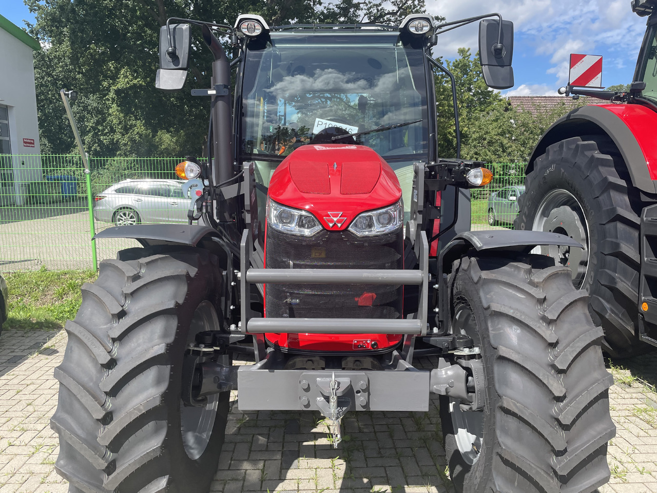 Massey Ferguson 5711M Dyna-4 4WD Cab - Farm tractor: picture 1 Massey Ferguson 5711M Dyna-4 4WD Cab - Farm tractor: picture 1