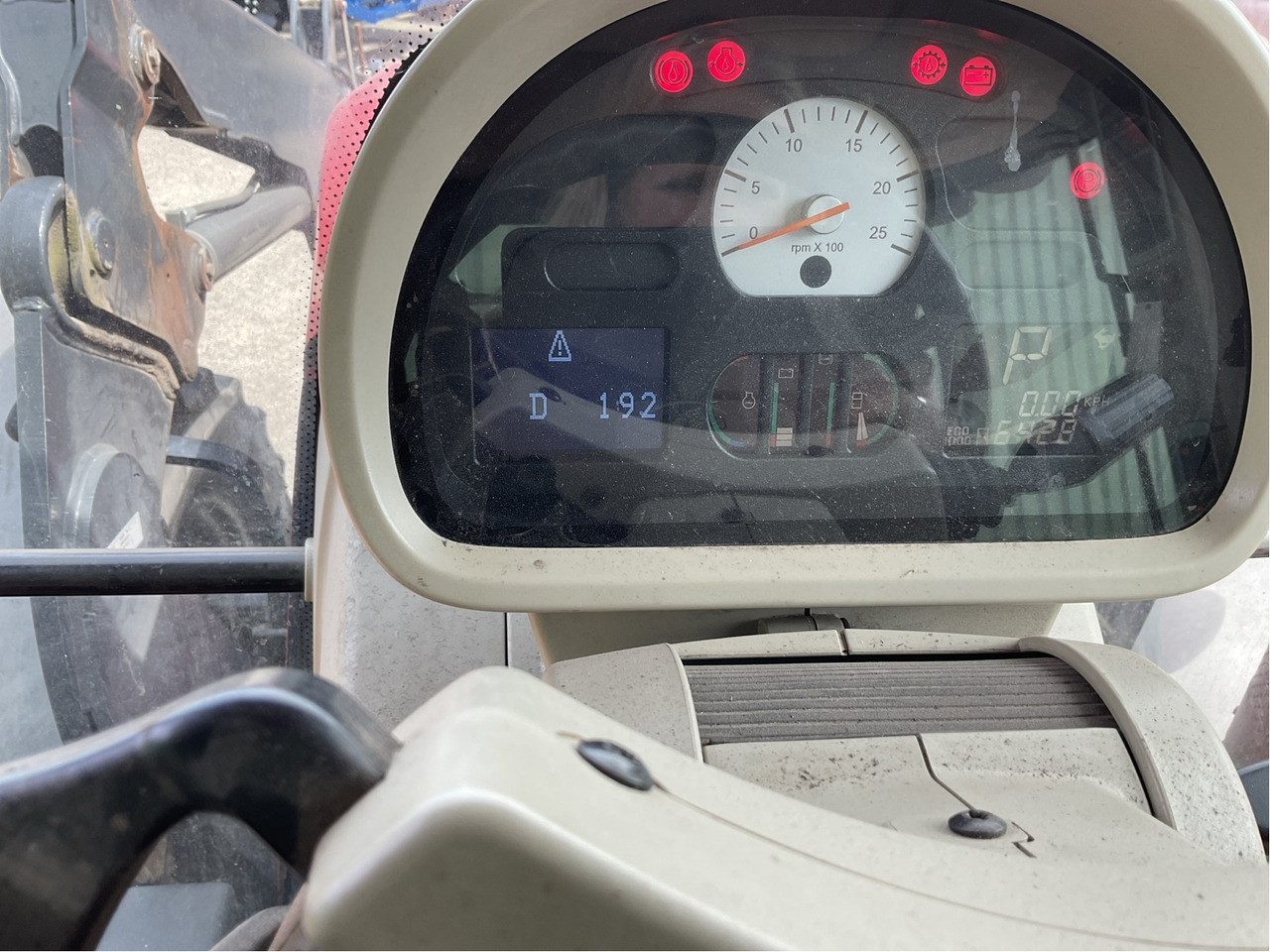 Massey Ferguson 6614 Dyna 6 - Farm tractor: picture 4 Massey Ferguson 6614 Dyna 6 - Farm tractor: picture 4