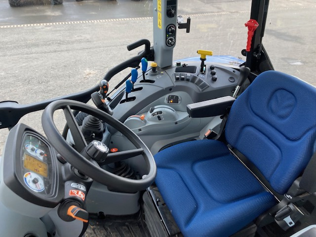 New Holland T5.100 - Farm tractor: picture 5 New Holland T5.100 - Farm tractor: picture 5