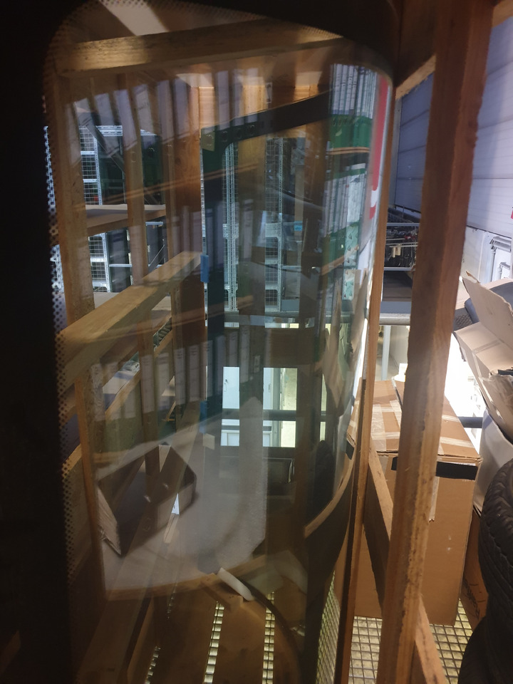 New Holland Windschutzscheibe - Farm tractor: picture 2 New Holland Windschutzscheibe - Farm tractor: picture 2