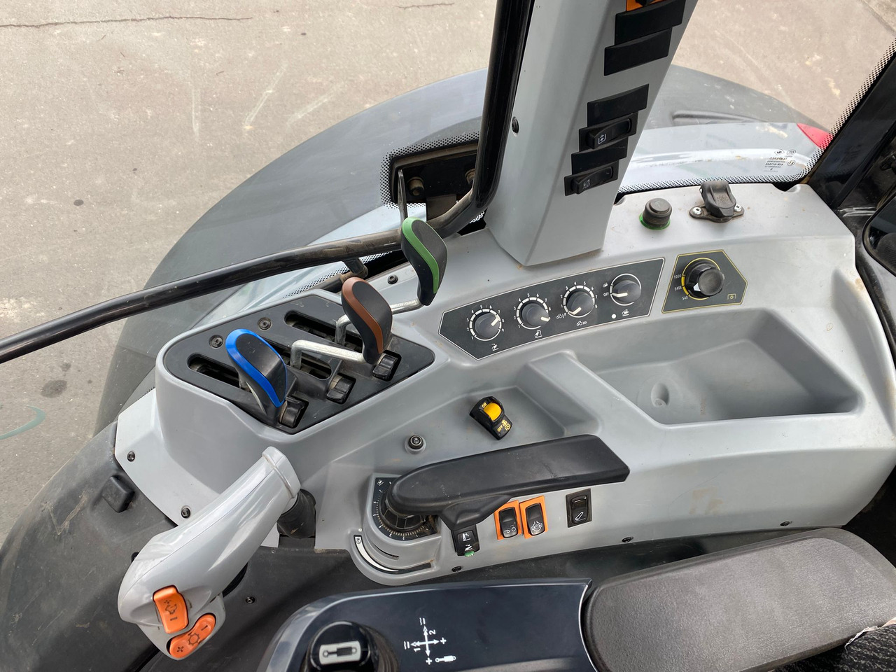 Valtra A 104 MH4 - Farm tractor: picture 3 Valtra A 104 MH4 - Farm tractor: picture 3