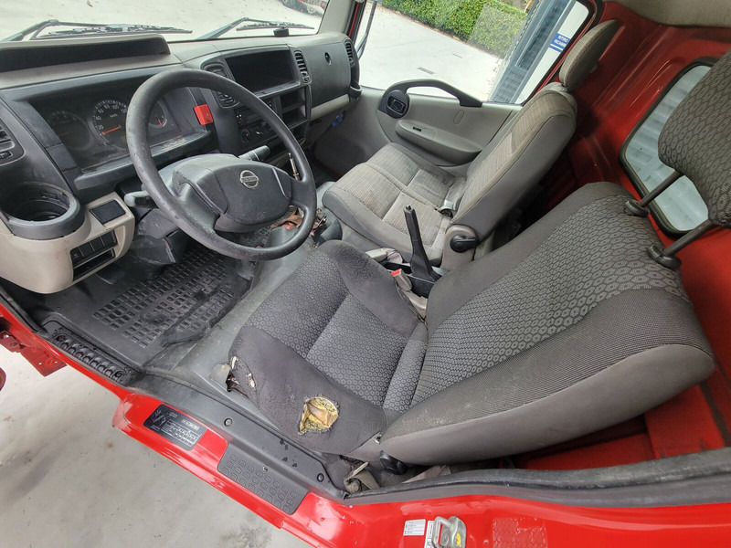Nissan Cabstar - Cab and interior for Truck: picture 3 Nissan Cabstar - Cab and interior for Truck: picture 3