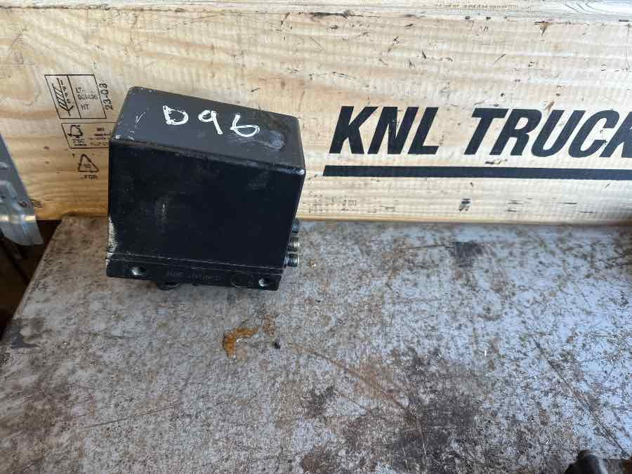 DAF CAB TILT PUMP 1914281 - Cab and interior for Truck: picture 2 DAF CAB TILT PUMP 1914281 - Cab and interior for Truck: picture 2