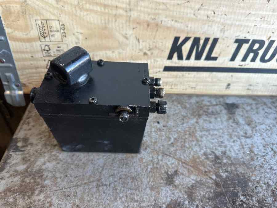 DAF CAB TILT PUMP 1914281 - Cab and interior for Truck: picture 1 DAF CAB TILT PUMP 1914281 - Cab and interior for Truck: picture 1