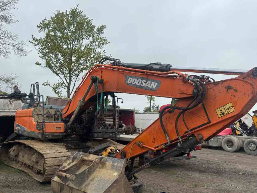DOOSAN DX255LC-5 EXCAVATOR FOR PARTS - Crawler excavator: picture 1 DOOSAN DX255LC-5 EXCAVATOR FOR PARTS - Crawler excavator: picture 1