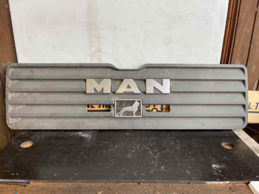 MAN F2000 FRONT GRILL 81.61150-0110 - Body and exterior for Truck: picture 3 MAN F2000 FRONT GRILL 81.61150-0110 - Body and exterior for Truck: picture 3