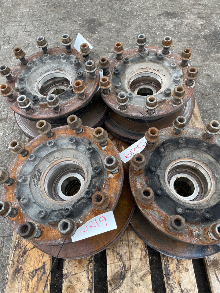 SCANIA FRONT HUB 2296959 - Wheel hub for Truck: picture 2 SCANIA FRONT HUB 2296959 - Wheel hub for Truck: picture 2