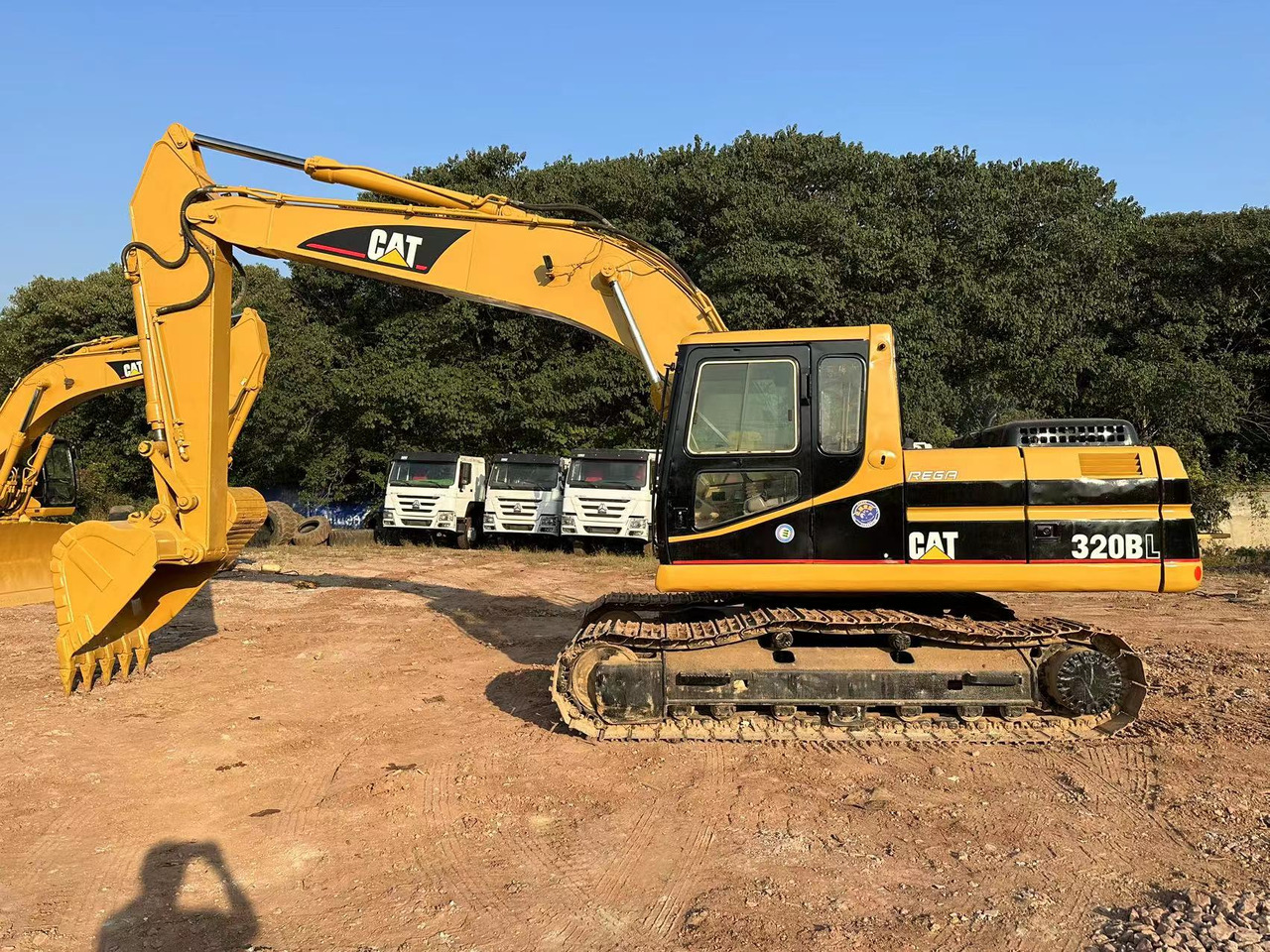 CAT 320BL - Crawler excavator: picture 2 CAT 320BL - Crawler excavator: picture 2