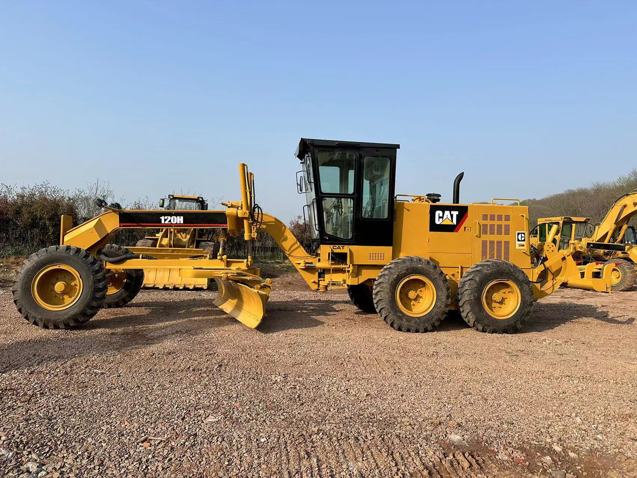 CATERPILLAR 120H motor grader - Grader: picture 2 CATERPILLAR 120H motor grader - Grader: picture 2