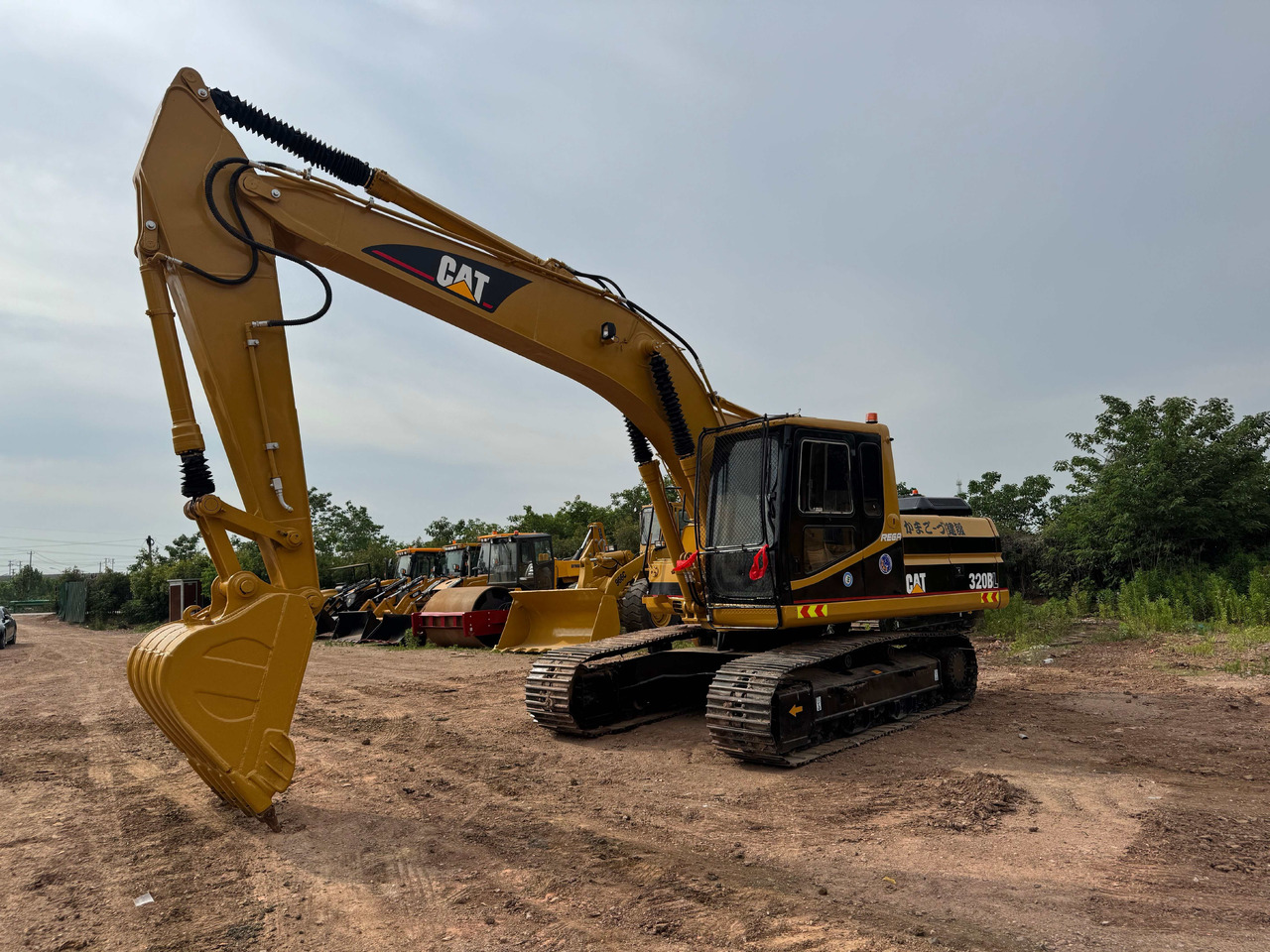 CATERPILLAR 320BL - Crawler excavator: picture 2 CATERPILLAR 320BL - Crawler excavator: picture 2