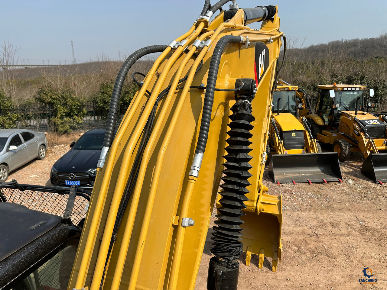 Crawler excavator CATERPILLAR 320D2L: picture 10