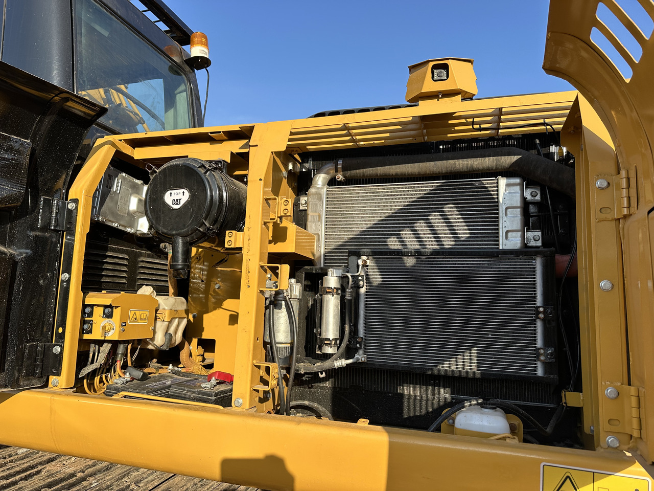 Crawler excavator CATERPILLAR 320DL crawler excavator: picture 9
