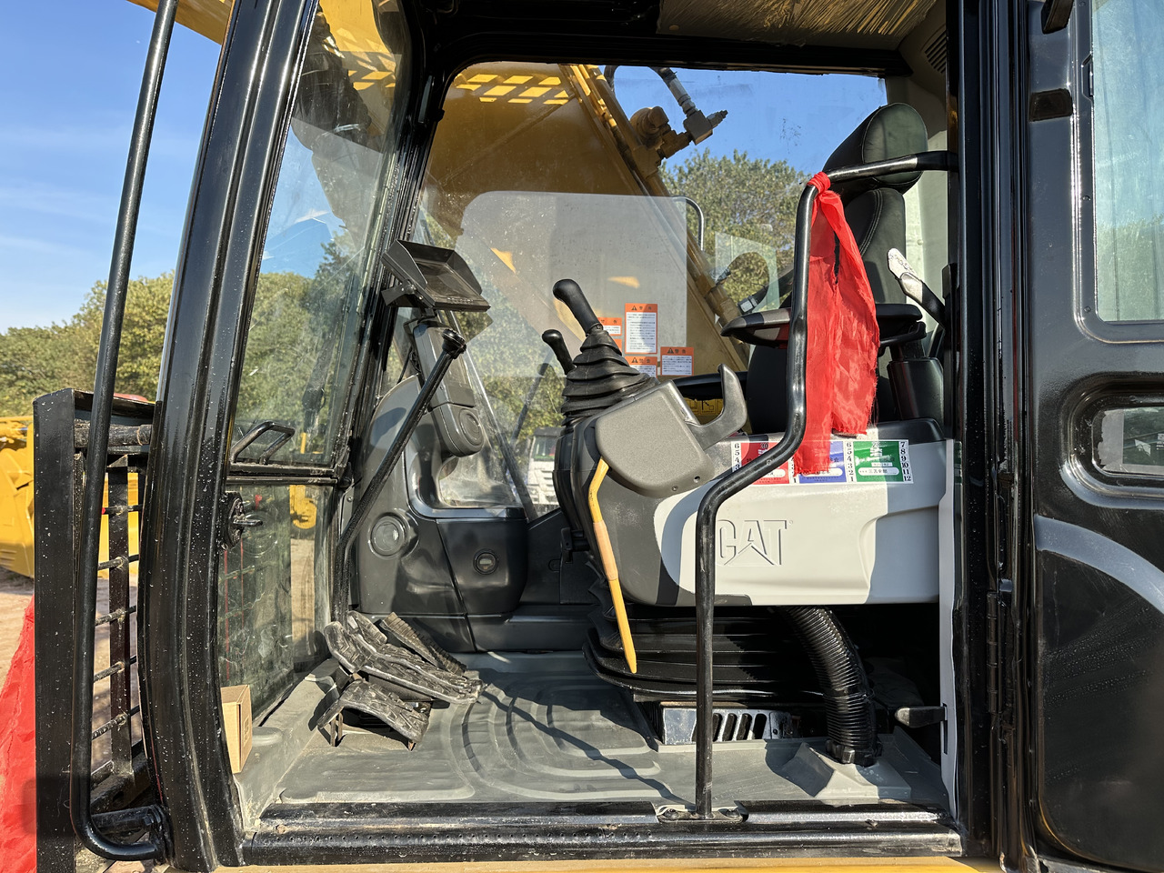 Crawler excavator CATERPILLAR 320DL crawler excavator: picture 7