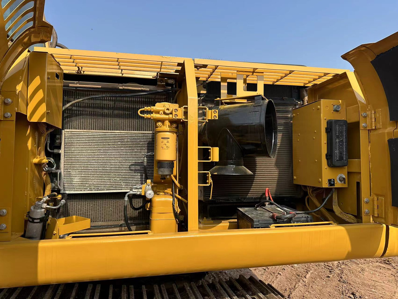 Crawler excavator CATERPILLAR 325C: picture 10