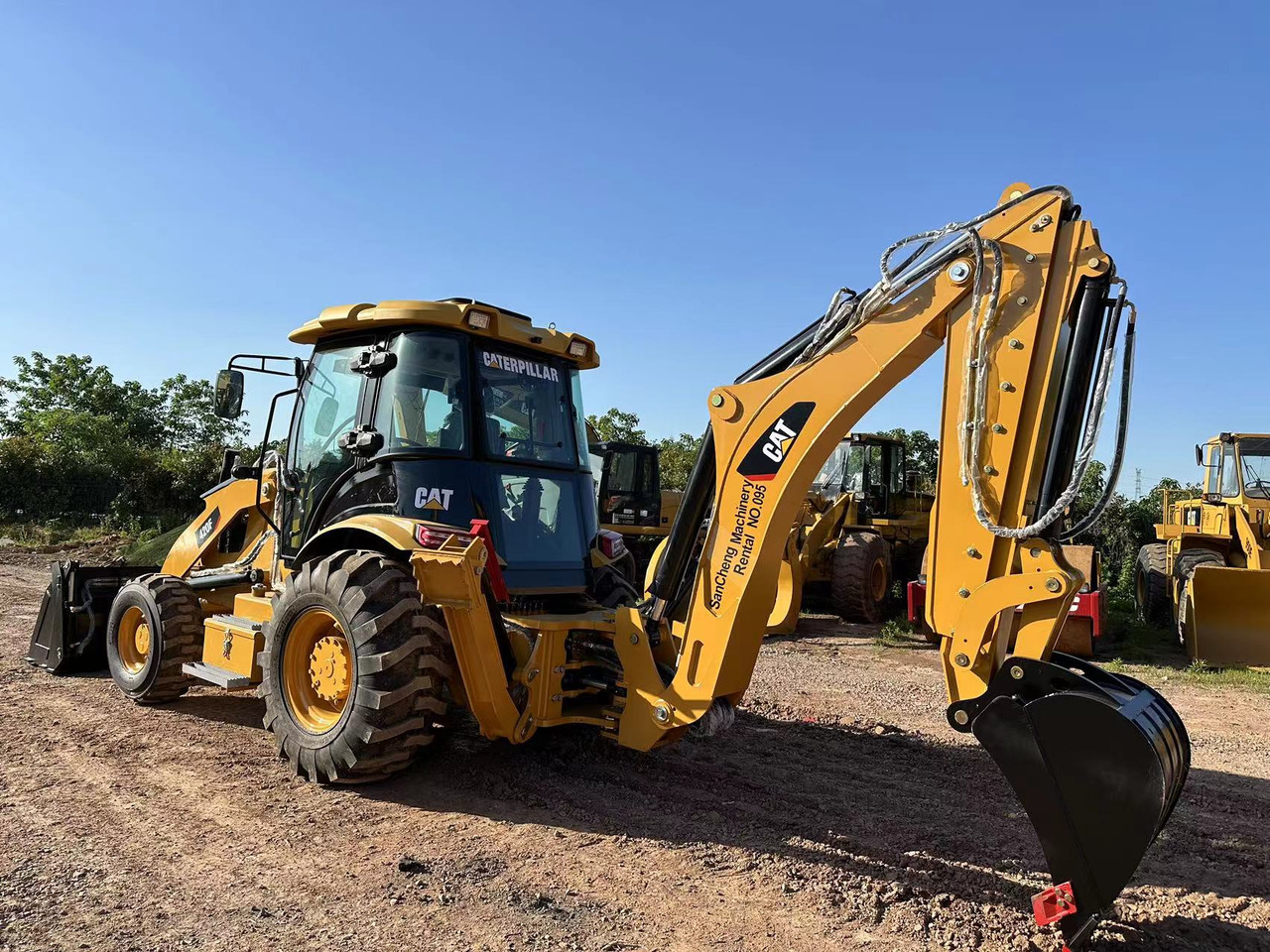 New Backhoe loader CATERPILLAR 420F2: picture 7