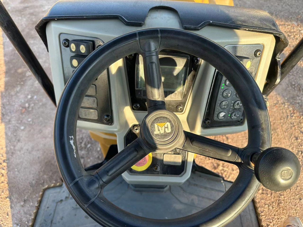 CATERPILLAR CB24B - Roller: picture 5 CATERPILLAR CB24B - Roller: picture 5