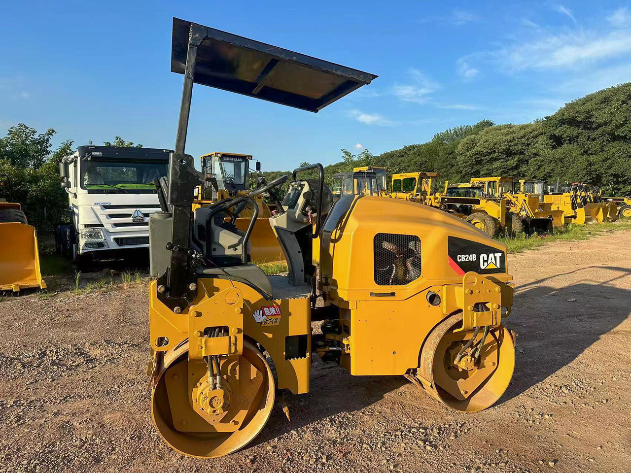 CATERPILLAR CB24B - Roller: picture 4 CATERPILLAR CB24B - Roller: picture 4