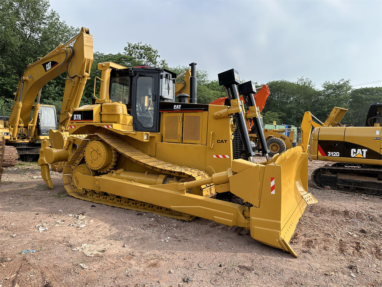 CATERPILLAR D7R - Bulldozer: picture 2 CATERPILLAR D7R - Bulldozer: picture 2