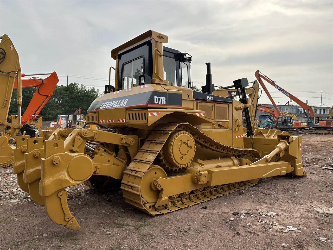 CATERPILLAR D7R - Bulldozer: picture 1 CATERPILLAR D7R - Bulldozer: picture 1