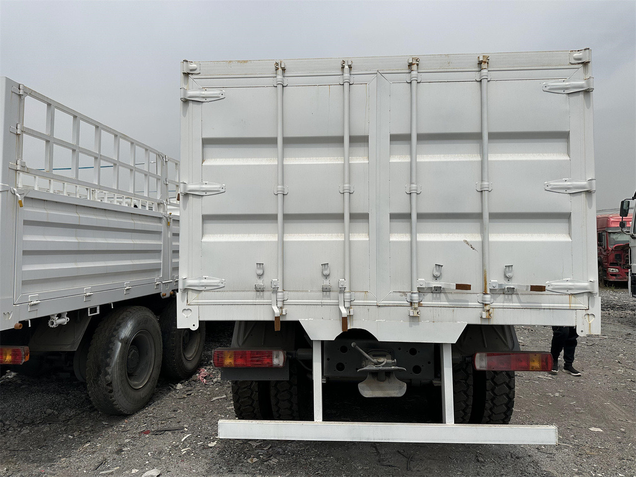Livestock truck for transportation of animals SINOTRUK HOWO 371 Cargo truck: picture 6