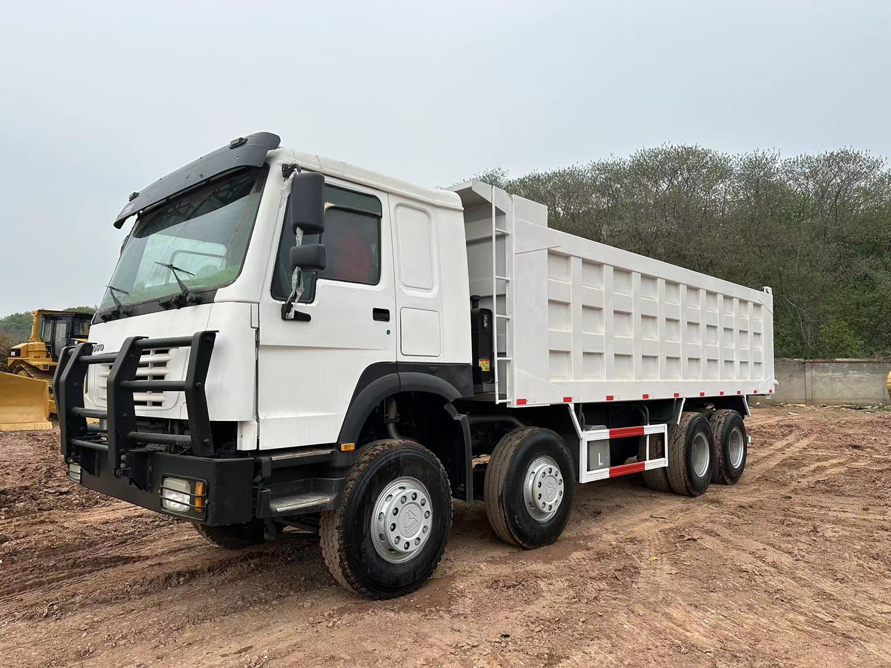 SINOTRUK HOWO 371 with Bumper - Tipper: picture 2 SINOTRUK HOWO 371 with Bumper - Tipper: picture 2