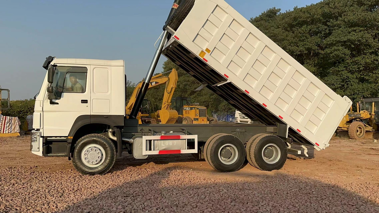 SINOTRUK HOWO 371hp 6x4 - Tipper: picture 4 SINOTRUK HOWO 371hp 6x4 - Tipper: picture 4