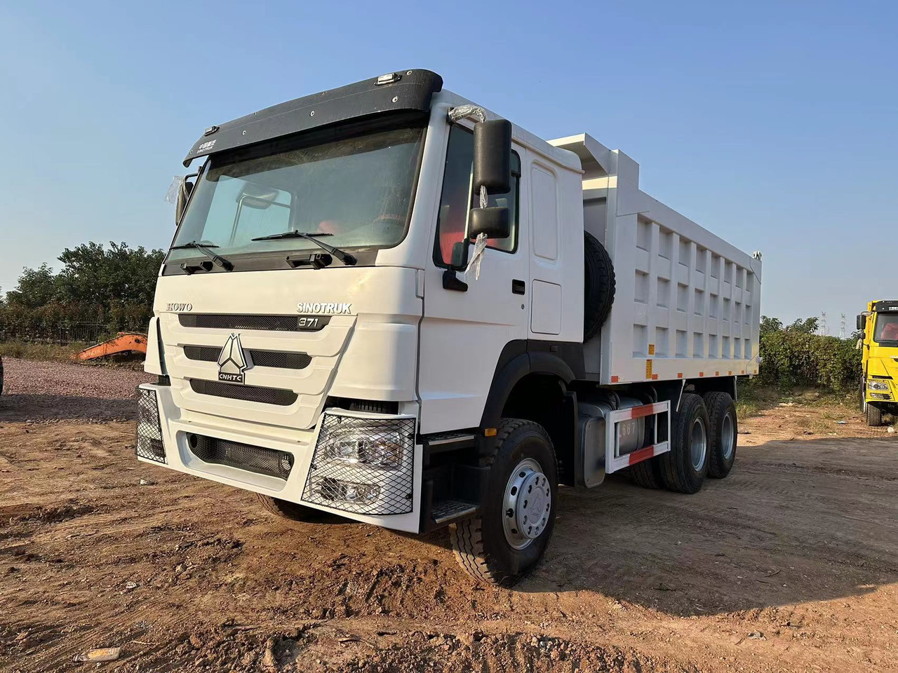 SINOTRUK HOWO 371hp 6x4 - Tipper: picture 2 SINOTRUK HOWO 371hp 6x4 - Tipper: picture 2