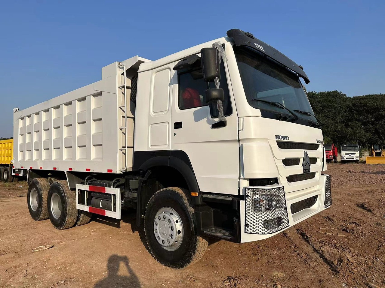 SINOTRUK HOWO 371hp 6x4 - Tipper: picture 3 SINOTRUK HOWO 371hp 6x4 - Tipper: picture 3