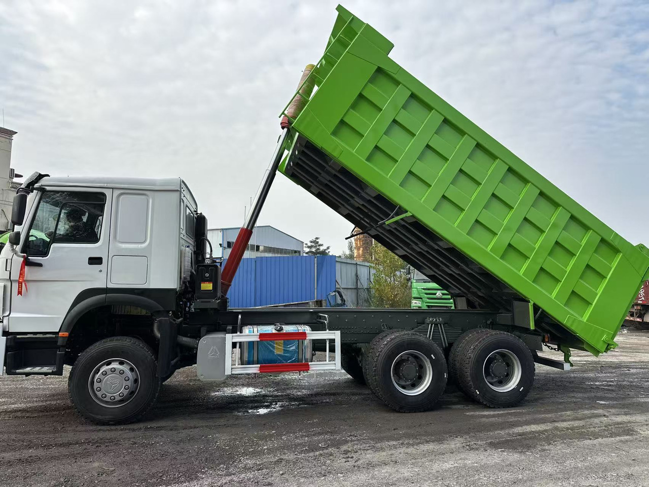 SINOTRUK HOWO 400HP 6X4 Tipper Truck - Tipper: picture 2 SINOTRUK HOWO 400HP 6X4 Tipper Truck - Tipper: picture 2