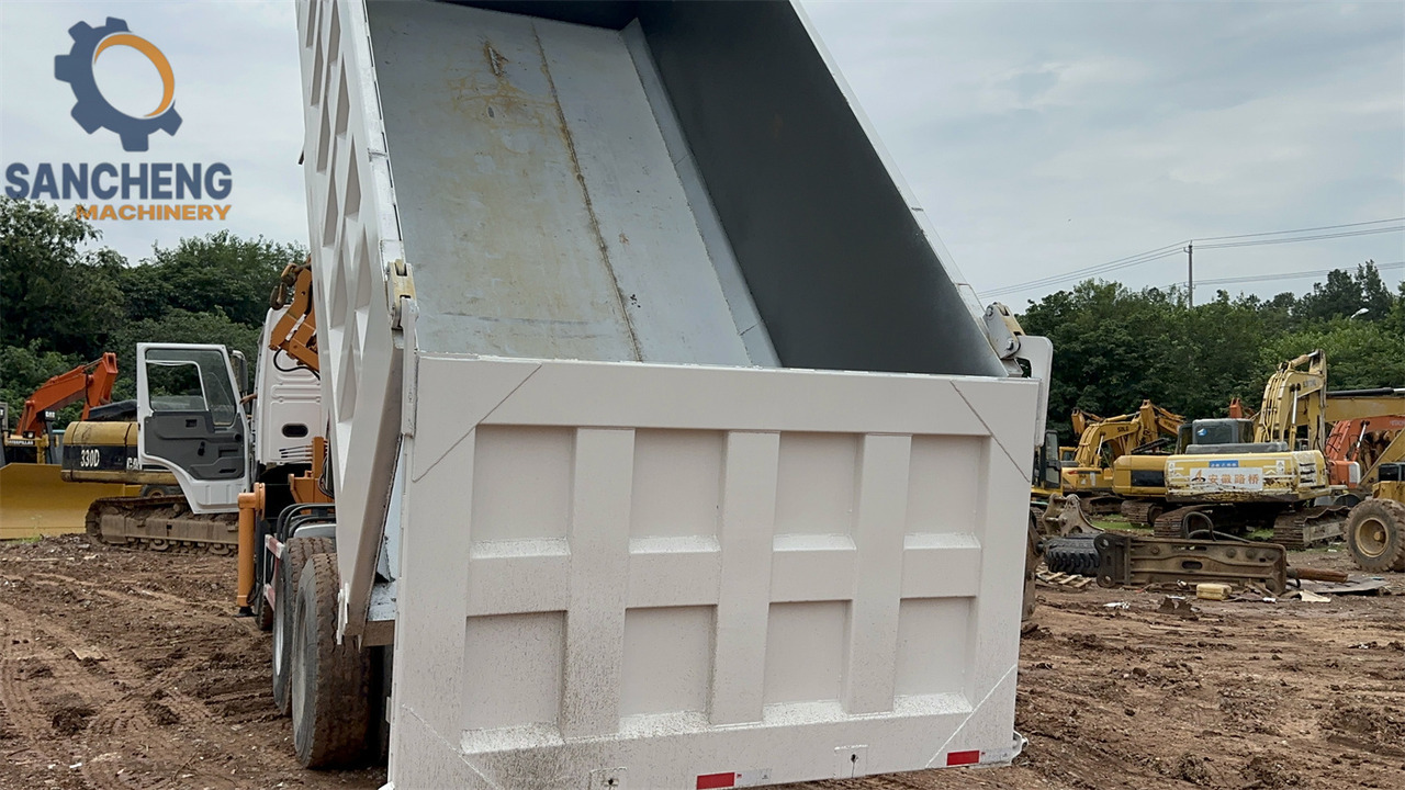 Leasing of SINOTRUK Howo 371 6x4 crane truck SINOTRUK Howo 371 6x4 crane truck: picture 9 Leasing of SINOTRUK Howo 371 6x4 crane truck SINOTRUK Howo 371 6x4 crane truck: picture 9